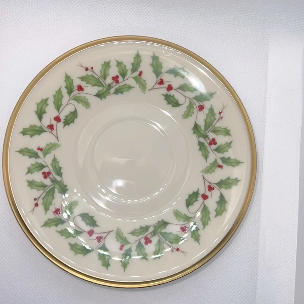 LENOX HOLIDAY FOOTED TEACUP AND SAUCER VINTAGE CHINA HOLLY & BERRIES